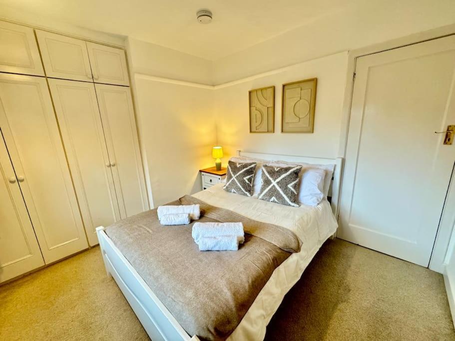Central Chichester Sanctuary Екстер'єр фото
