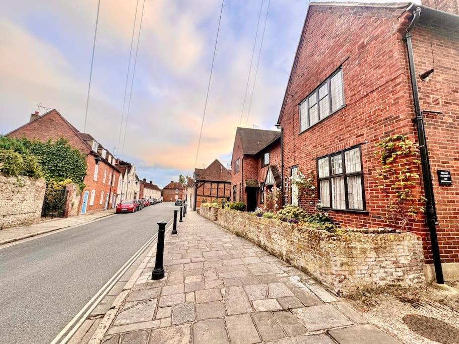 Central Chichester Sanctuary Екстер'єр фото