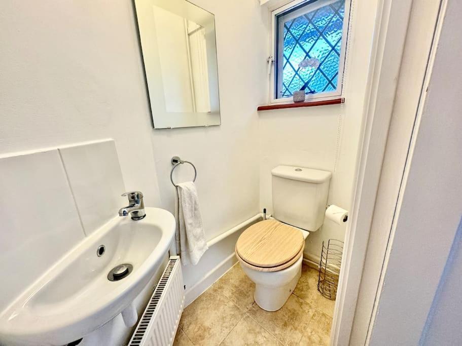 Central Chichester Sanctuary Екстер'єр фото
