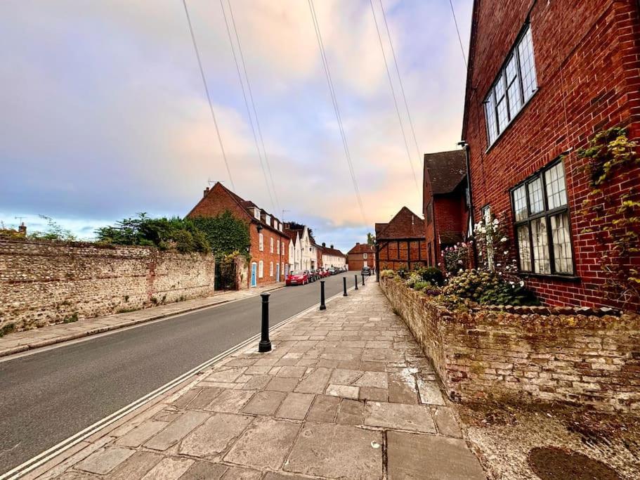 Central Chichester Sanctuary Екстер'єр фото